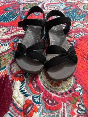 Clarks Cloudsteppers Black Sandals With Bow Detail & Adjustable Strap Size 10 Li